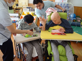 ボールの受け渡し:「どうぞ」「ありがとう」